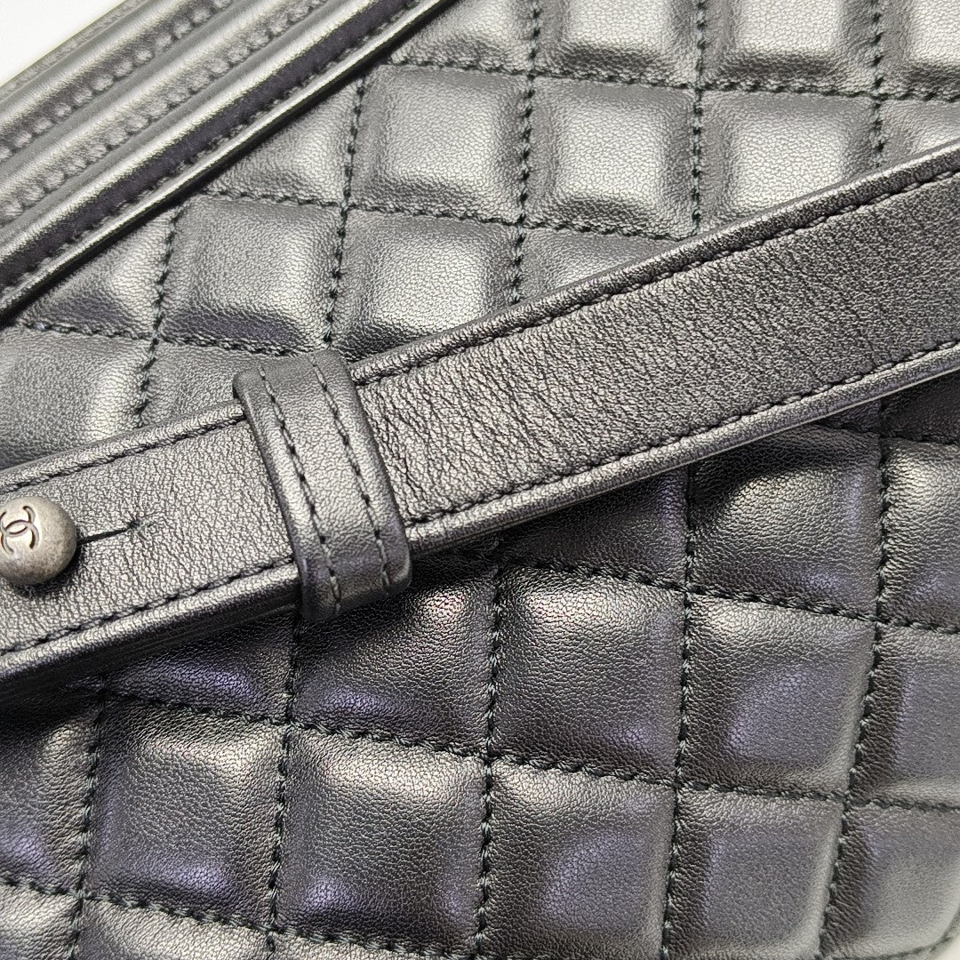 BOY CHANEL Medium Quilted Calfskin Black