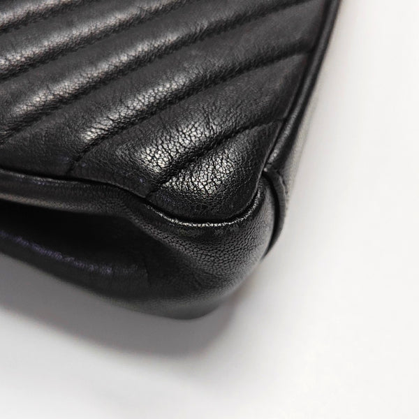 Authenticated pre-owned  COLLEGE Medium Chevron, Quilted Lambskin Black - Shoulder Bag at Looply