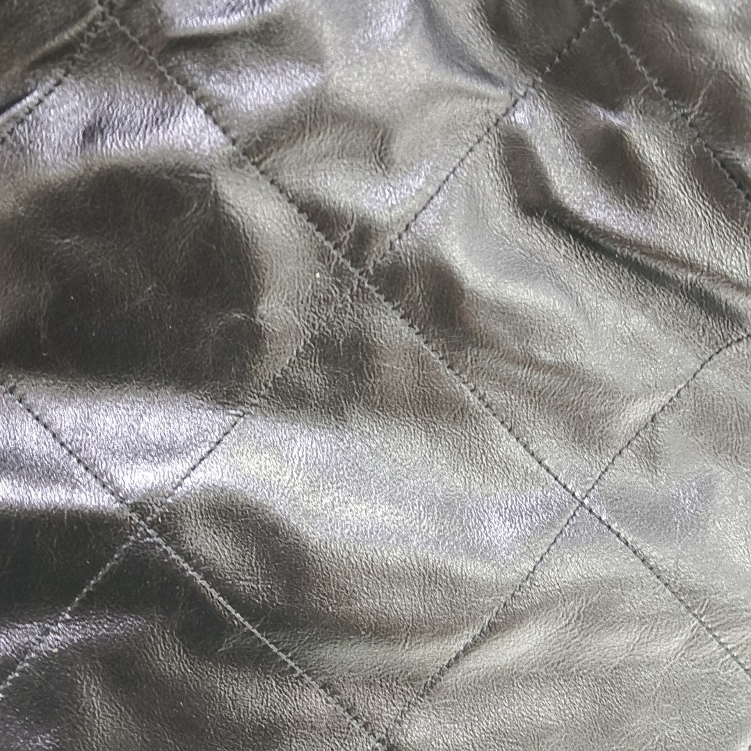 CHANEL 22 Small Quilted Calfskin Black
