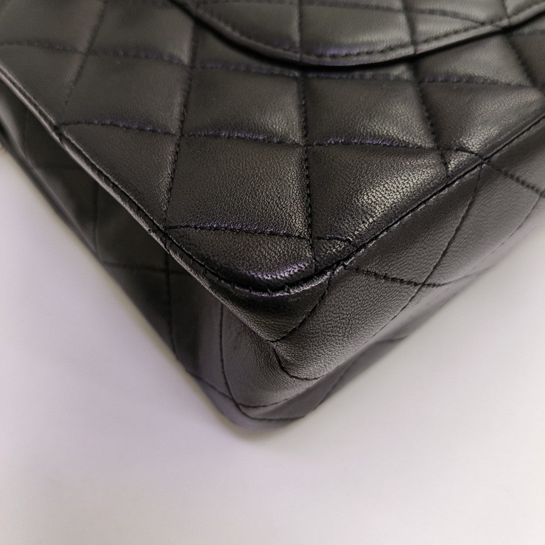 CLASSIC FLAP Medium Quilted Lambskin Black