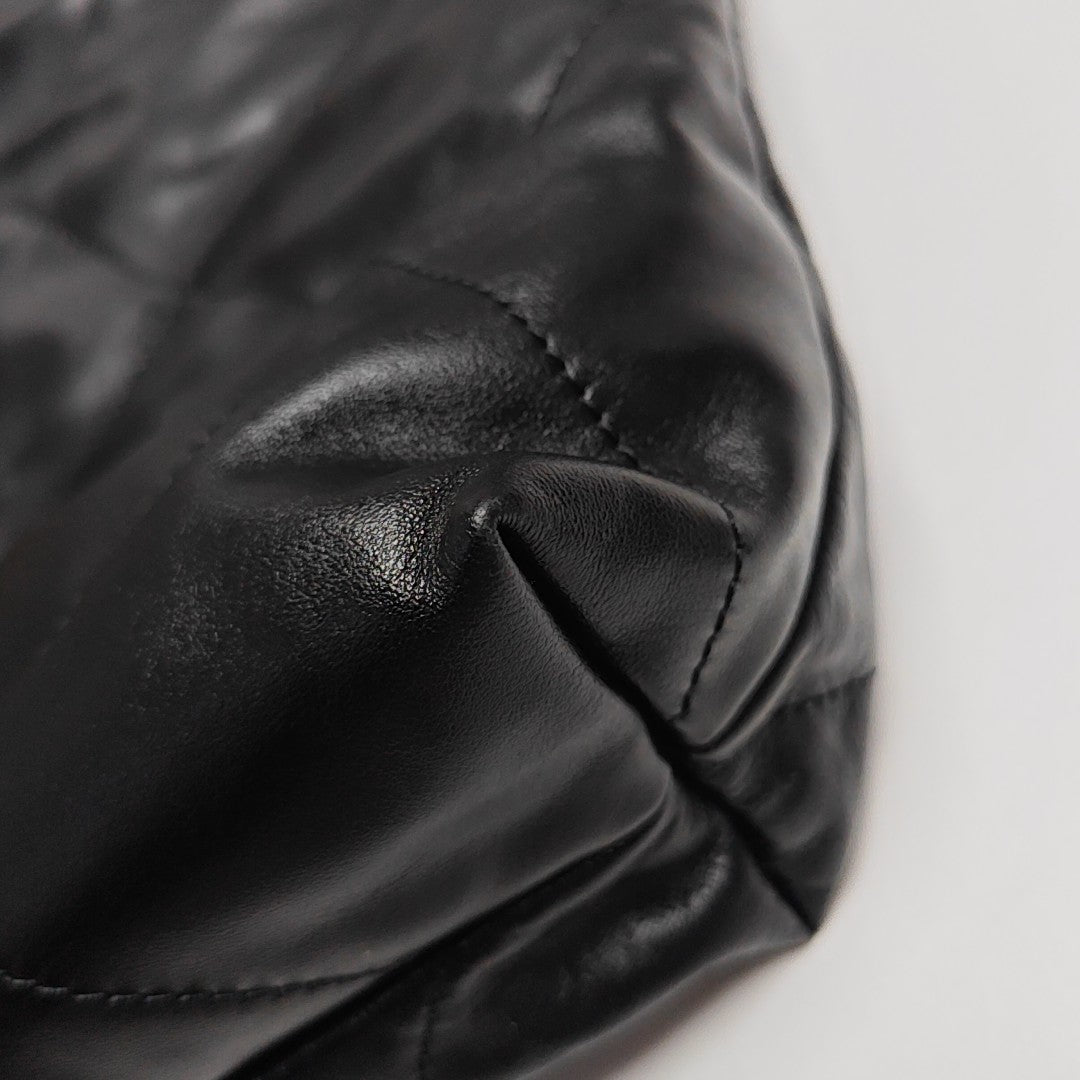CHANEL 22 Small Quilted Calfskin Black