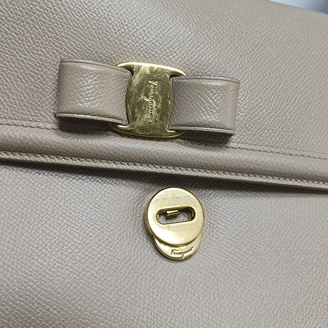 Ginny Medium Calfskin Beige