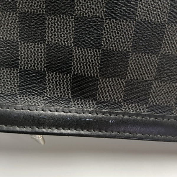 Pochette Voyag MM Damier Graphite Coated Canvas Gray