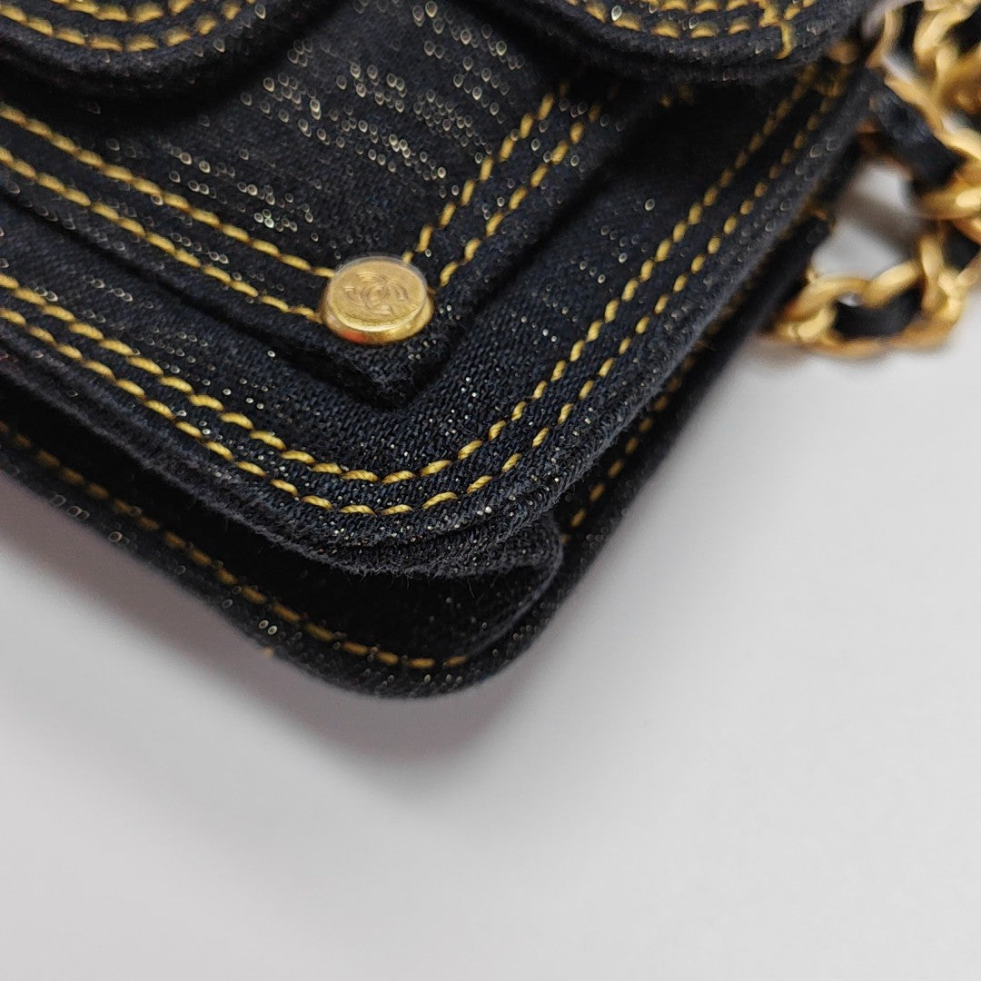 Authenticated pre-owned  CLASSIC FLAP Quilted Denim Black - Shoulder Bag at Looply