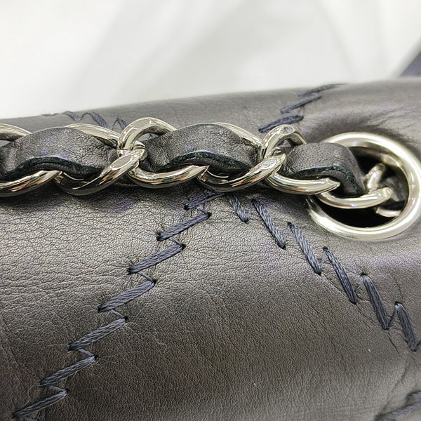 Authenticated pre-owned  CLASSIC FLAP Medium Quilted Calfskin Grey - Shoulder Bag at Looply