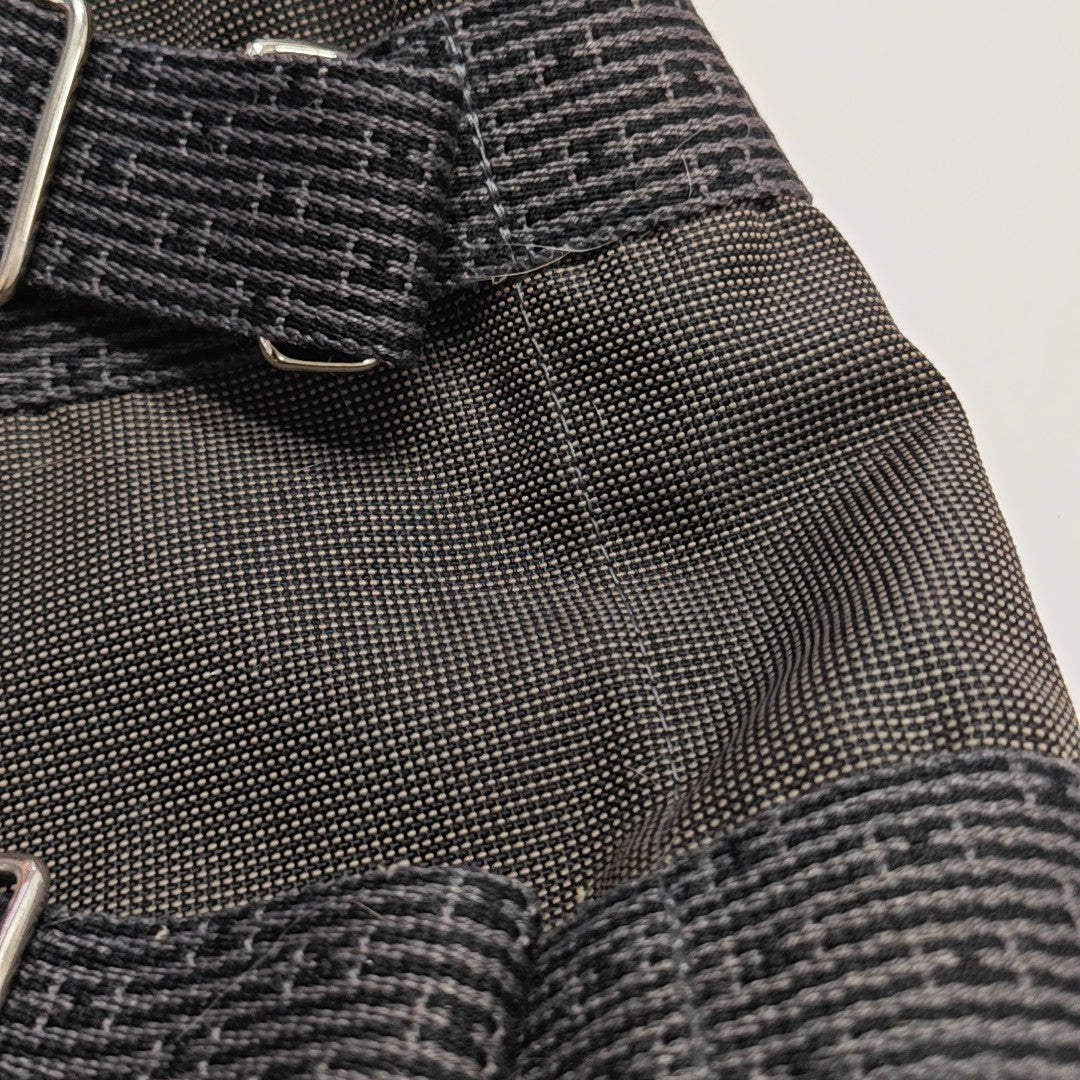 Her Line 31 Canvas Gray