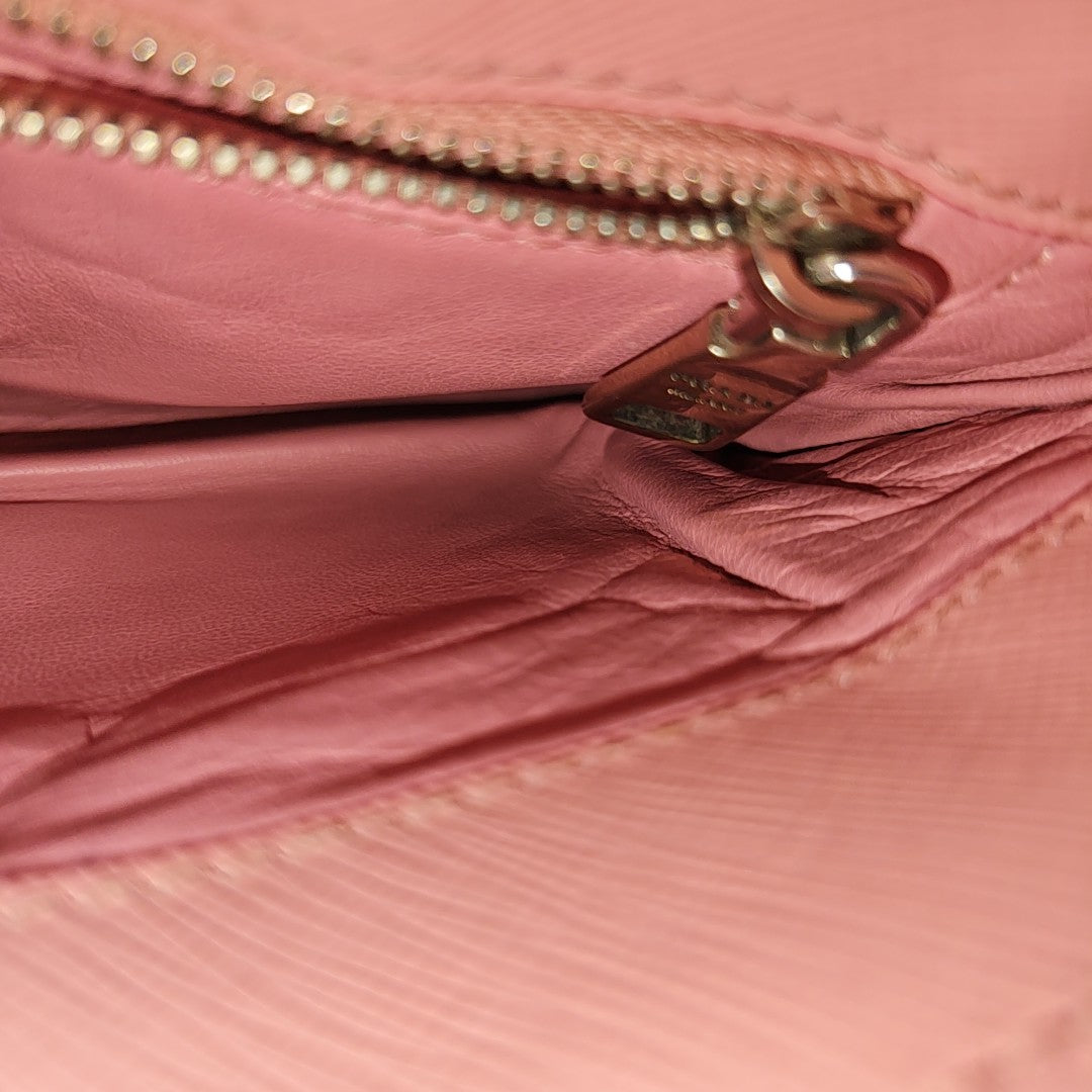 Closure Saffiano Calfskin Pink