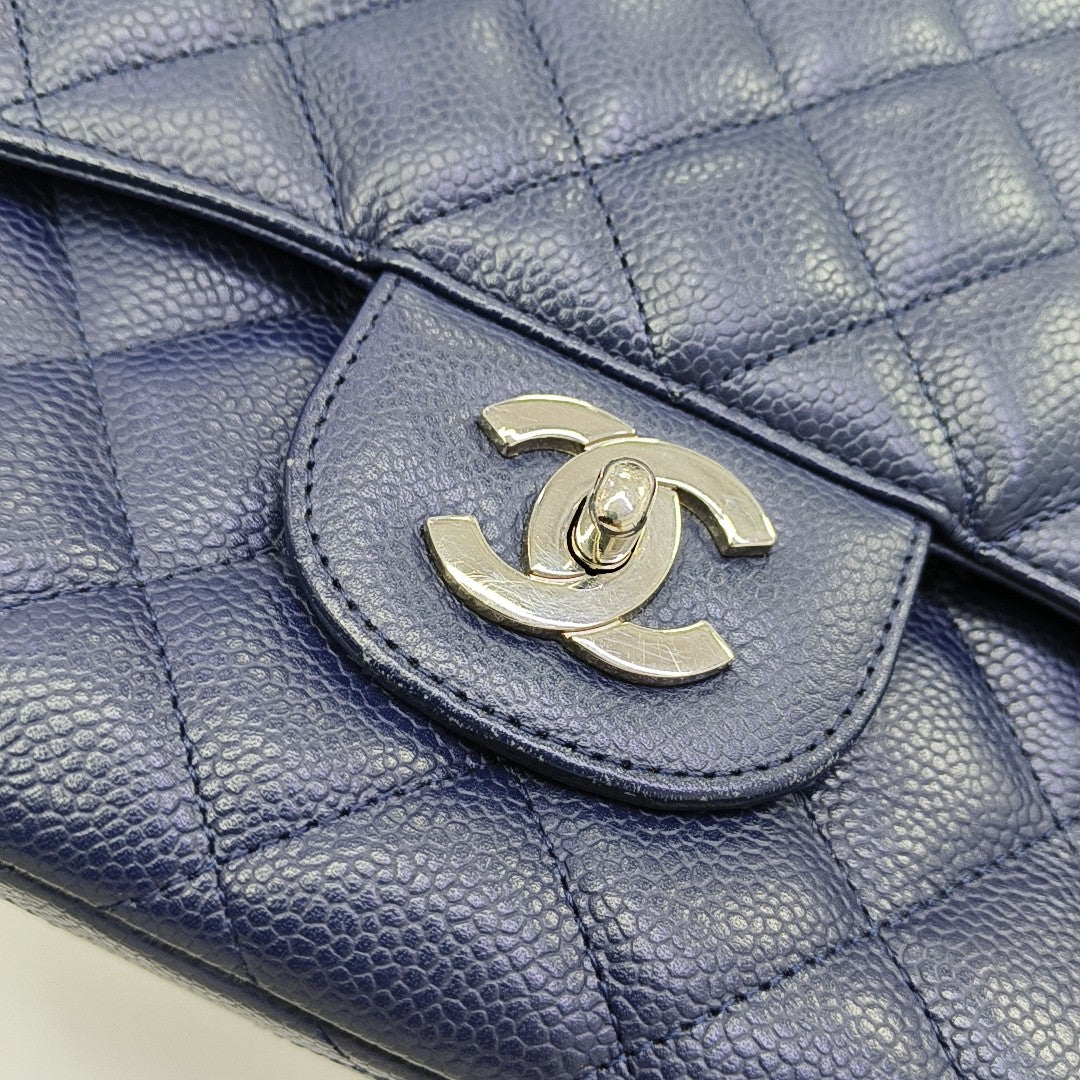 CLASSIC FLAP Jumbo Quilted Grained Calfskin Blue