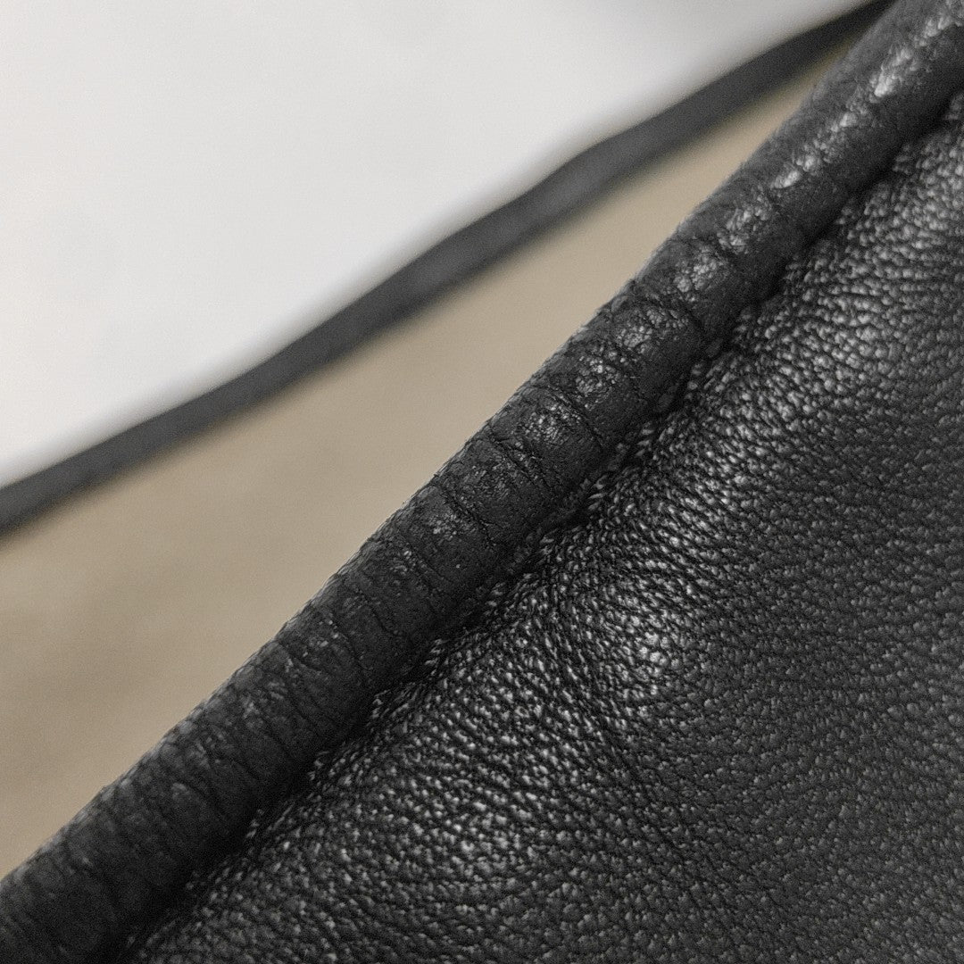 Calle Lambskin Black