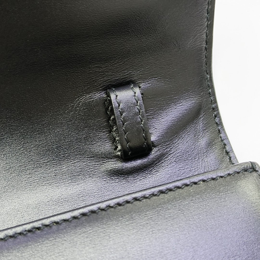MANHATTAN Medium Calfskin Black