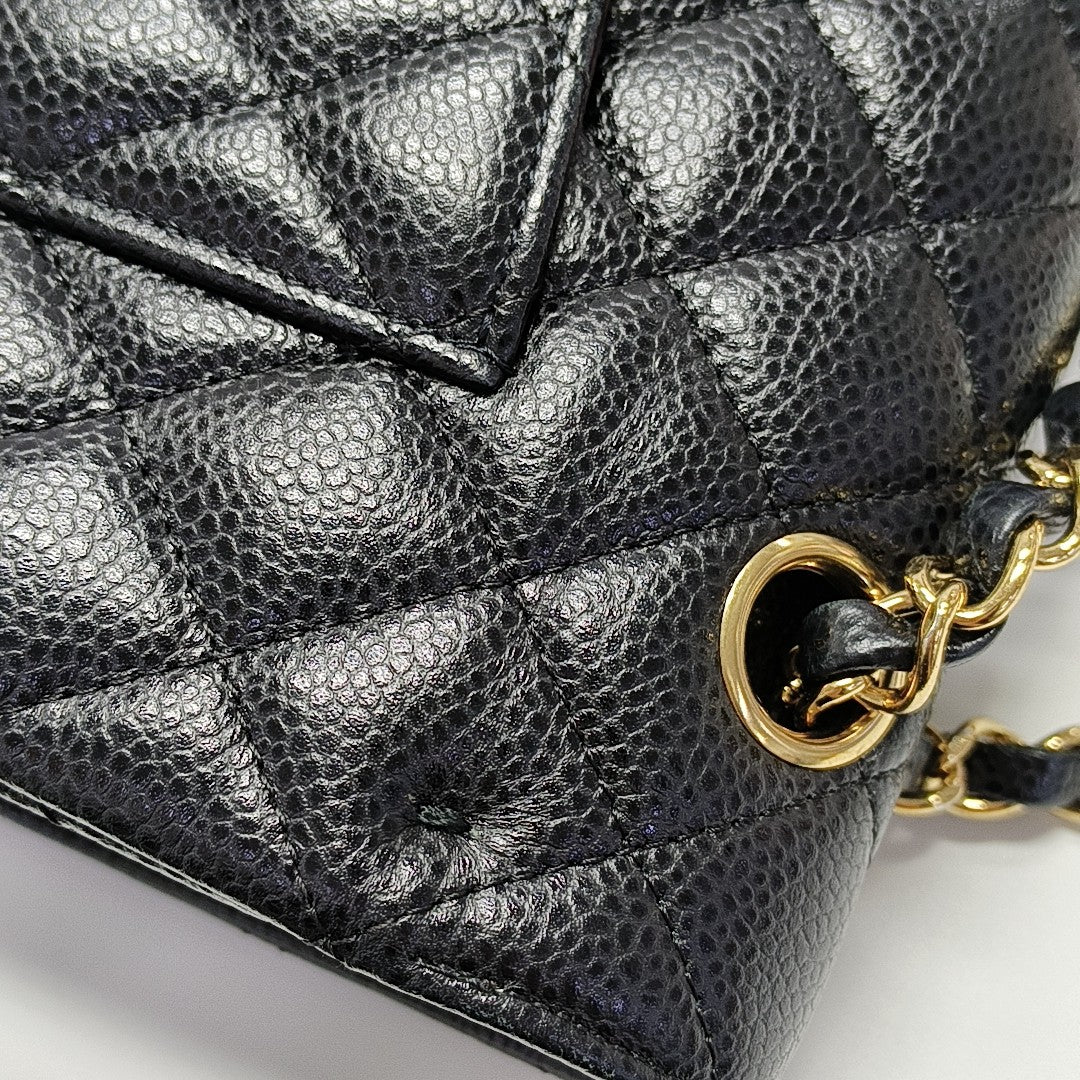 CLASSIC FLAP Medium Quilted Grained Calfskin Black