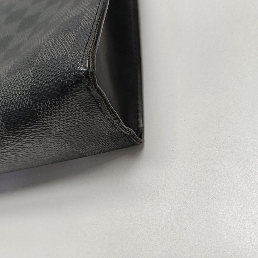 Pochette Voyag MM Damier Graphite Coated Canvas Gray