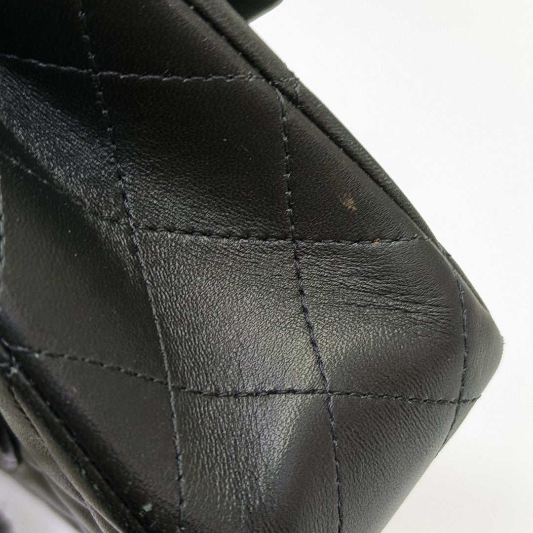CLASSIC FLAP Medium Quilted Lambskin Black