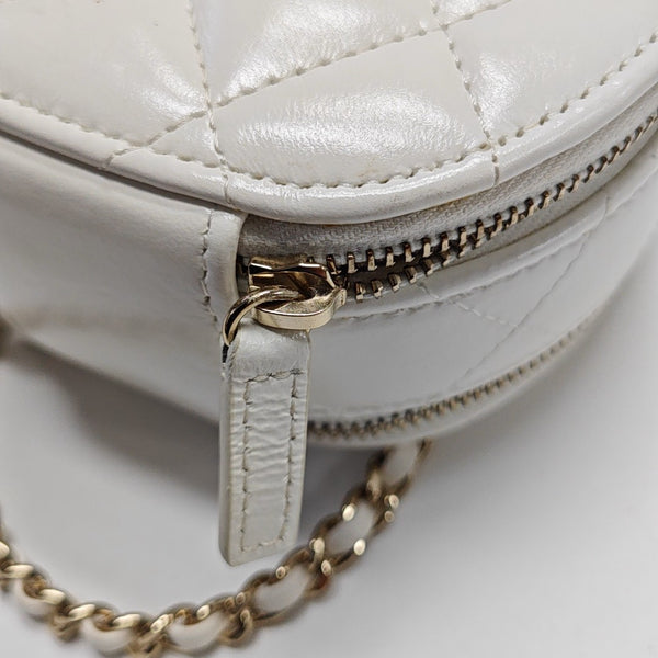 ROUND Quilted Lambskin White