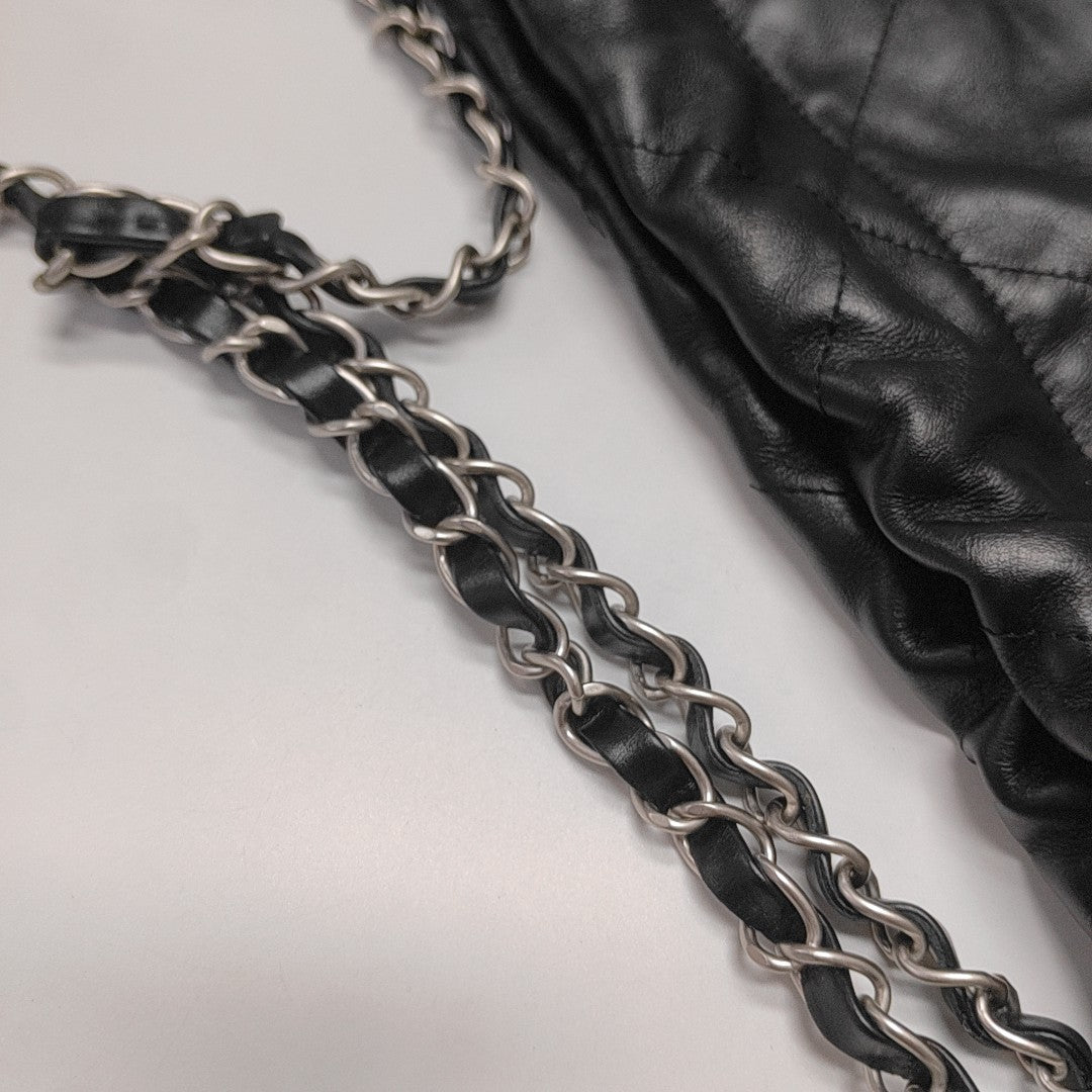CHANEL 22 Small Quilted Calfskin Black