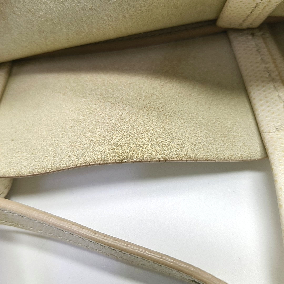 Authenticated pre-owned  VERTICAL CABAS Small Calfskin White - Tote Bag at Looply