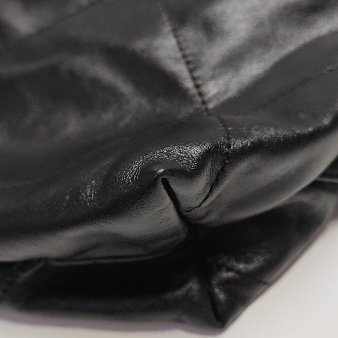 CHANEL 22 Piel de becerro acolchada grande negra