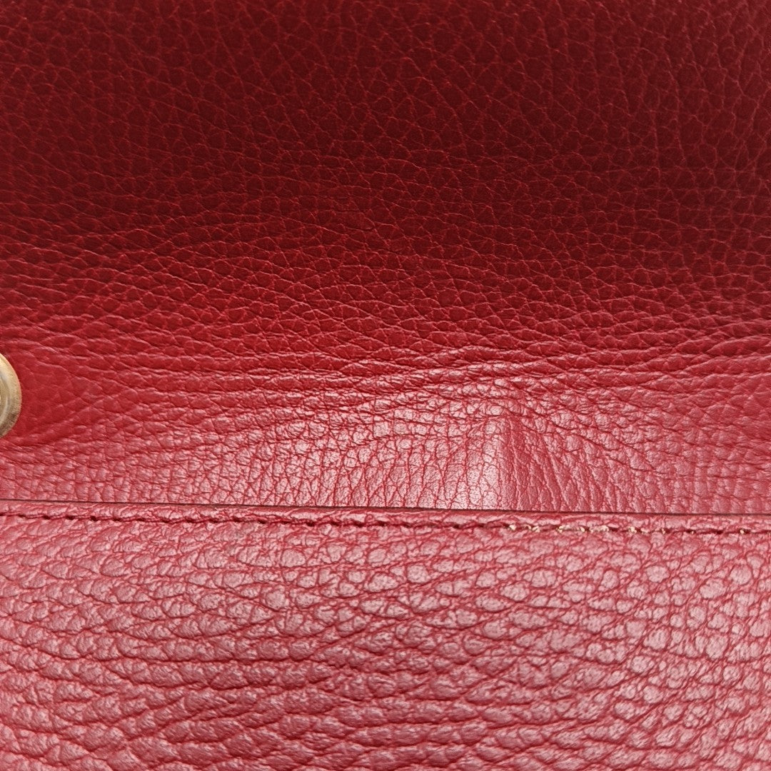 Piel de becerro roja pequeña con GG entrelazadas