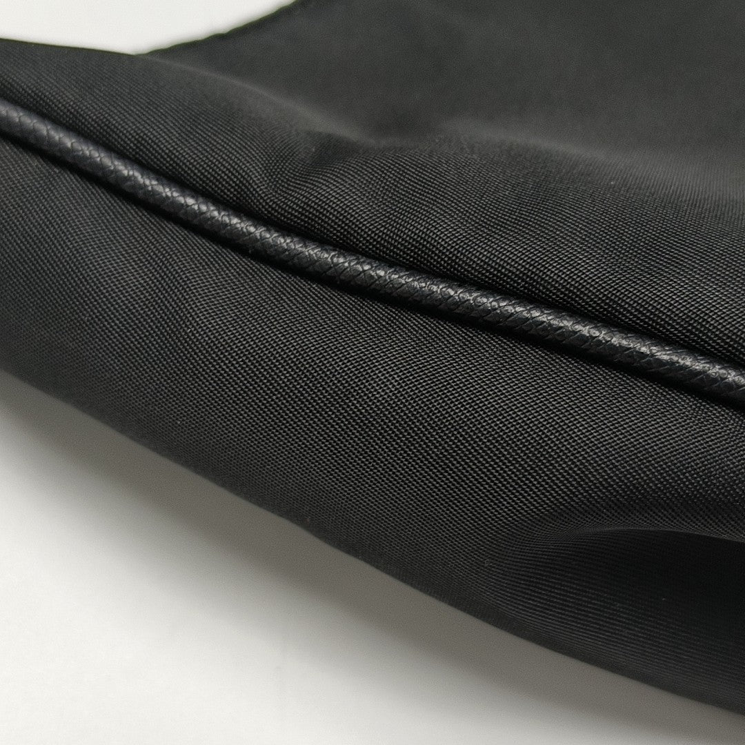 Authenticated pre-owned  Re-Edition2005 Nylon Black - Shoulder Bag at Looply