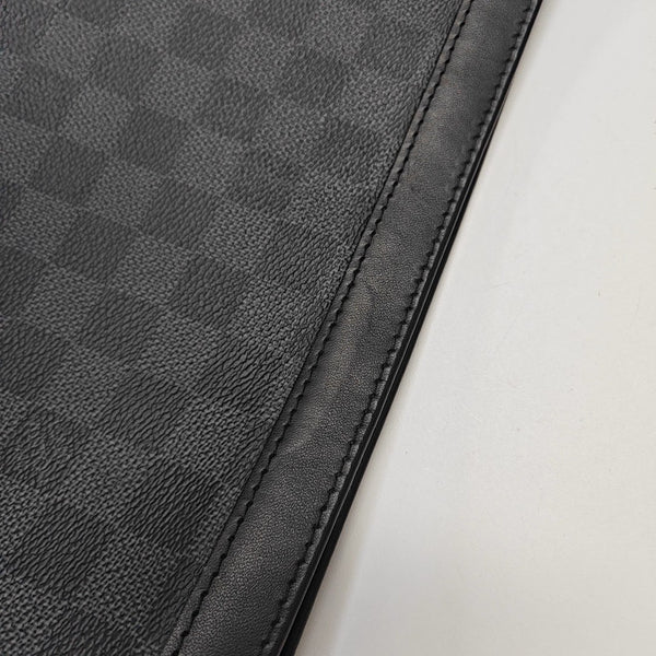 Pochette Voyag MM Damier Graphite Coated Canvas Gray