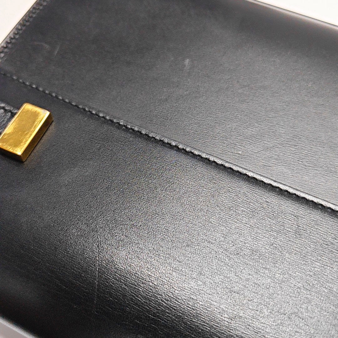 Authenticated pre-owned  MANHATTAN Small Calfskin Black - Shoulder Bag at Looply