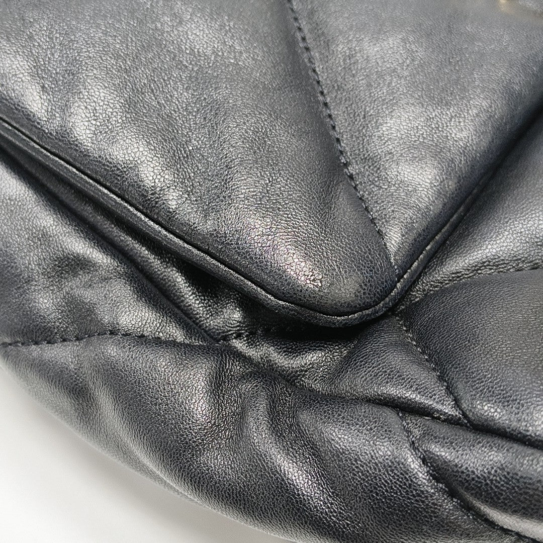 CHANEL 19 Pequeño Piel de Cordero Acolchada Negro