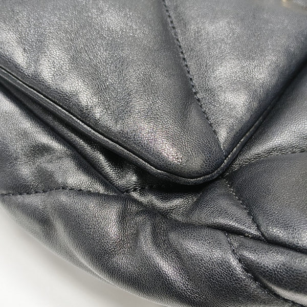 CHANEL 19 Pequeño Piel de Cordero Acolchada Negro