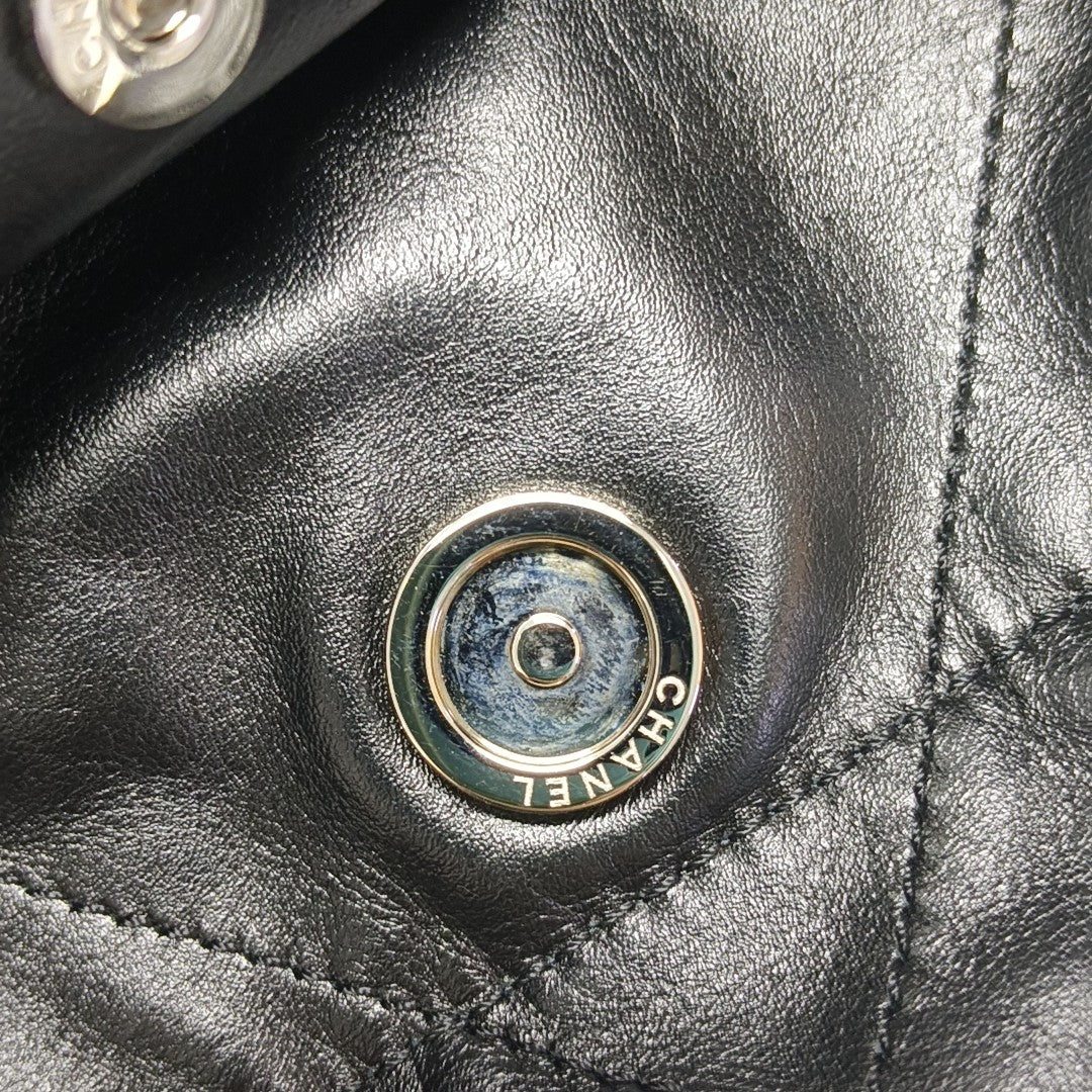 CHANEL 22 Small Quilted Calfskin Black