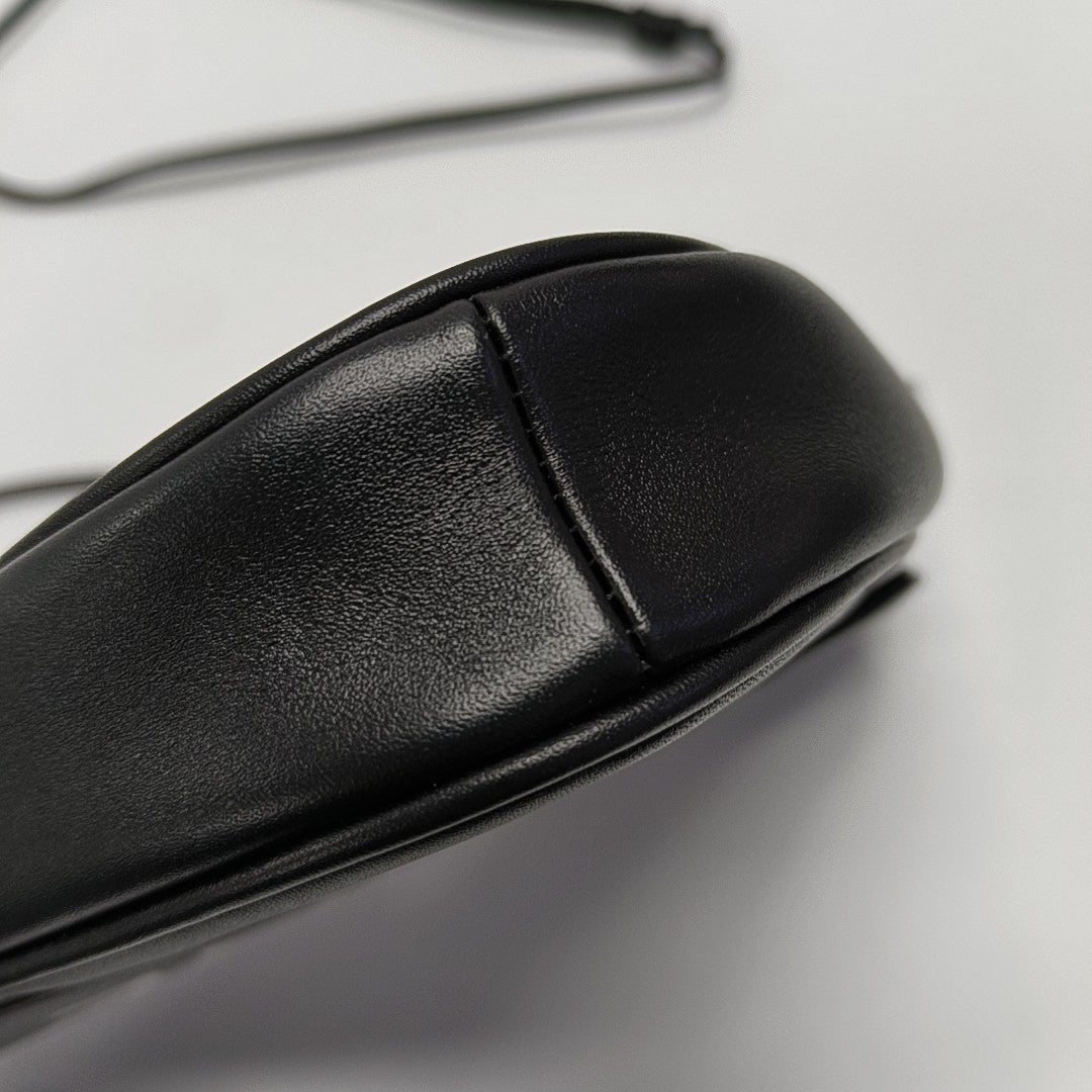 TRIANGLE Calfskin Black