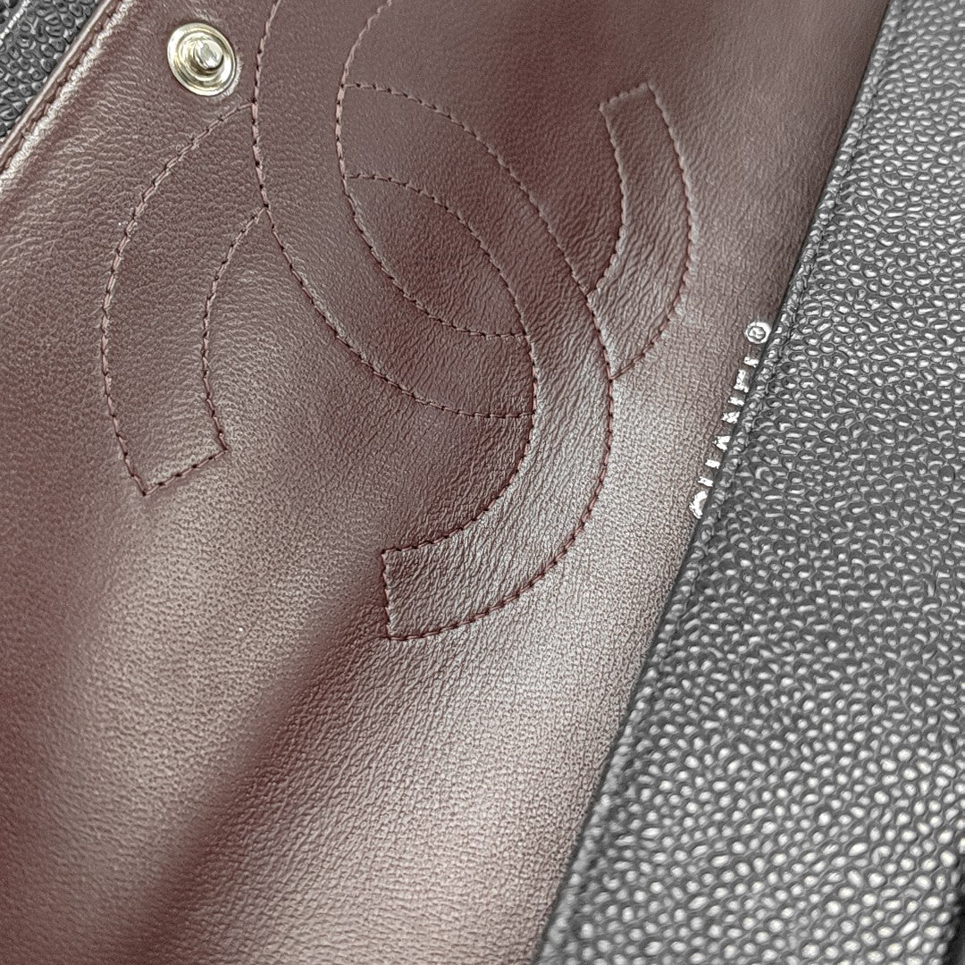 CLASSIC FLAP Jumbo Quilted Grained Calfskin Black