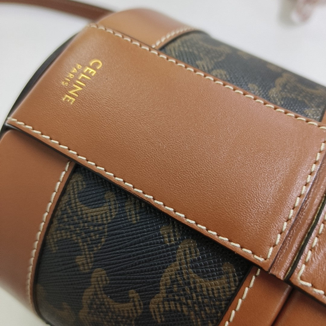 Authenticated pre-owned  TRIOMPHE Small Coated Canvas Brown - Shoulder Bag at Looply