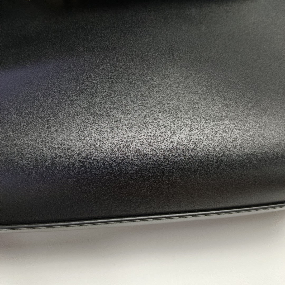 MANHATTAN Medium Calfskin Black
