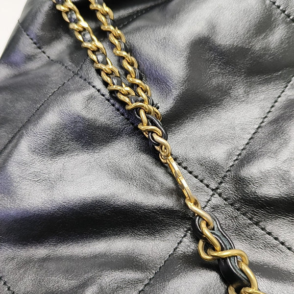 CHANEL 22 Small Quilted Calfskin Black