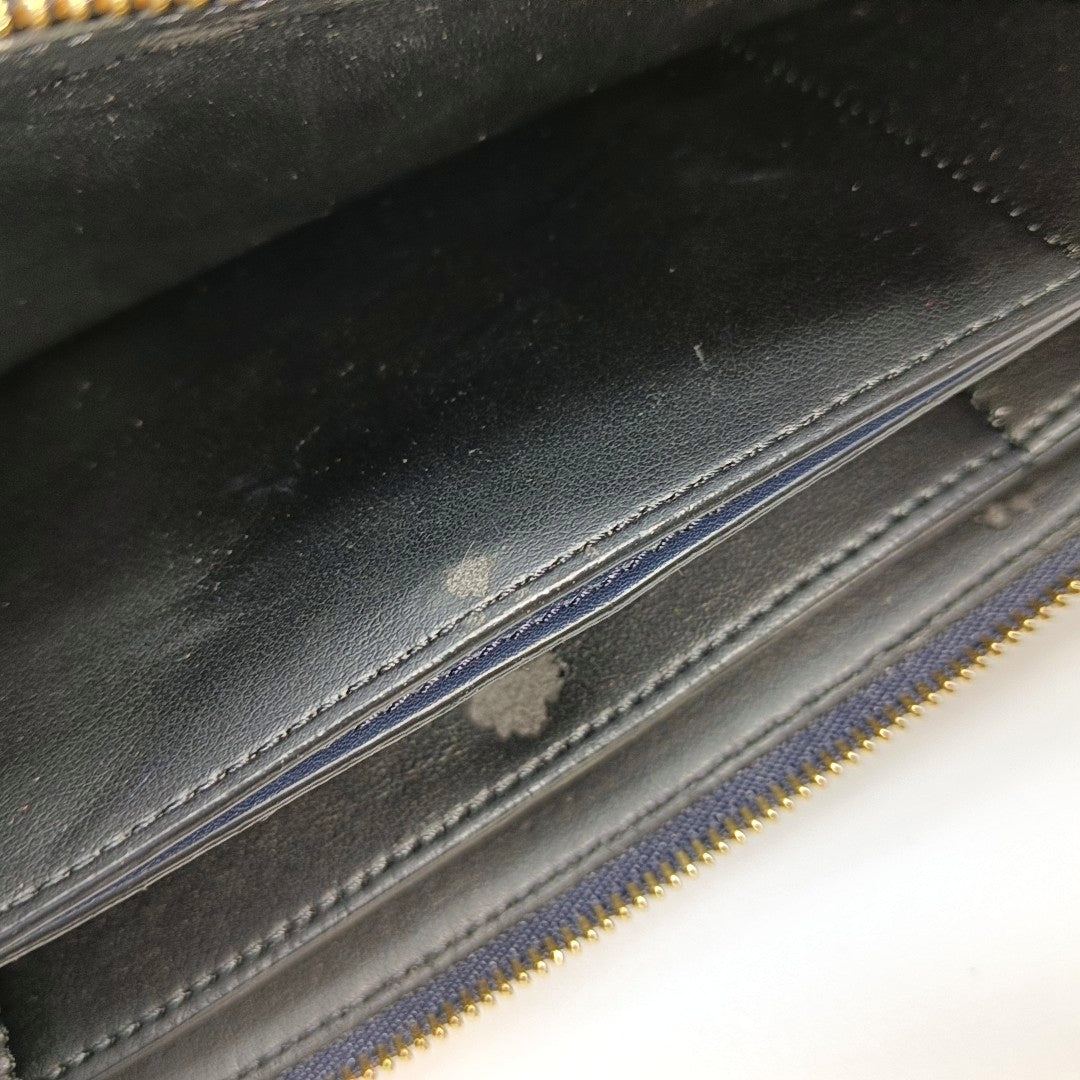 Authenticated pre-owned  TRIO Calfskin Black - Clutch at Looply