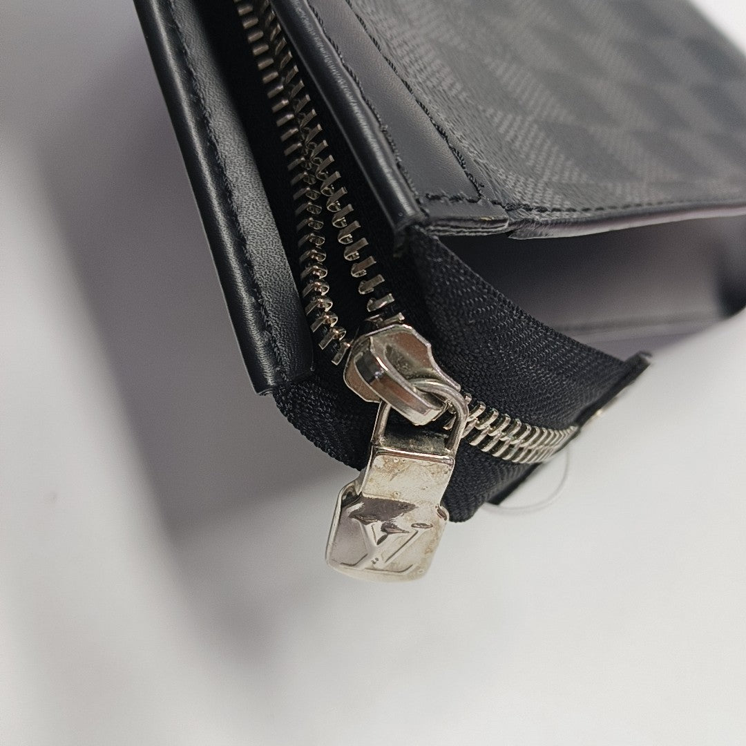 Pochette Voyag MM Damier Graphite Coated Canvas Gray