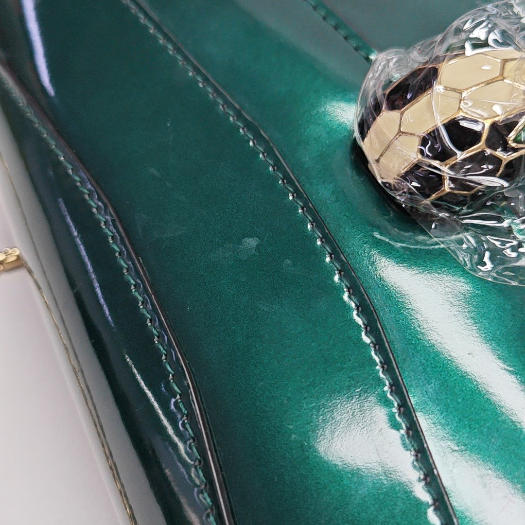 SERPENTI FOREVER Medium Quilted Patent Leather Green