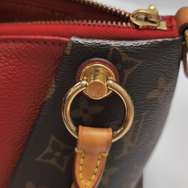 V TOTE BB Monogram Coated Canvas Red