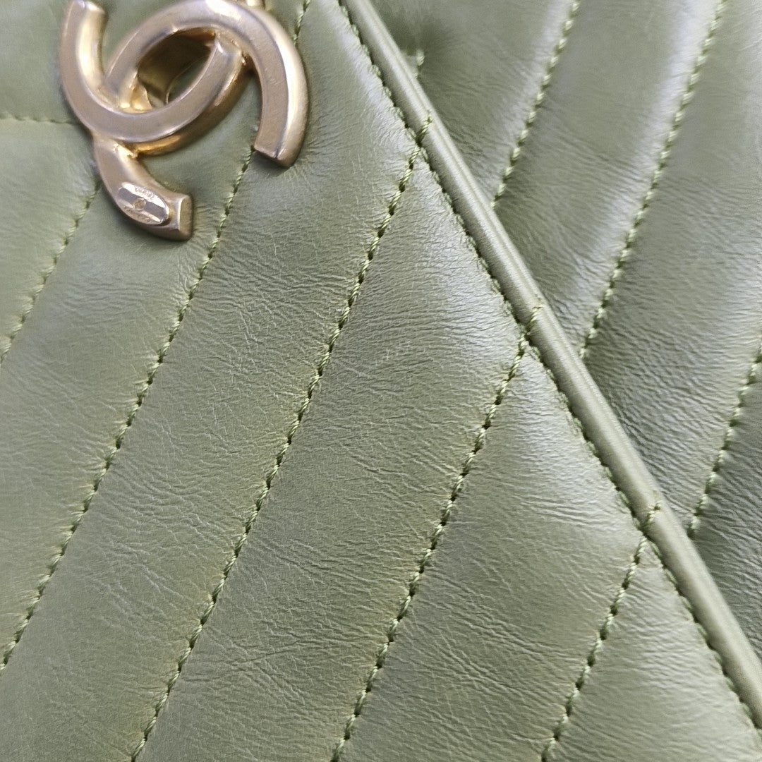 COCO HANDLE Medium Chevron, Quilted Calfskin Green