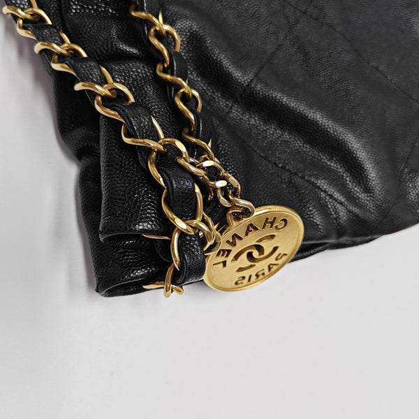 CHANEL 22 Medium Quilted Grained Calfskin Black