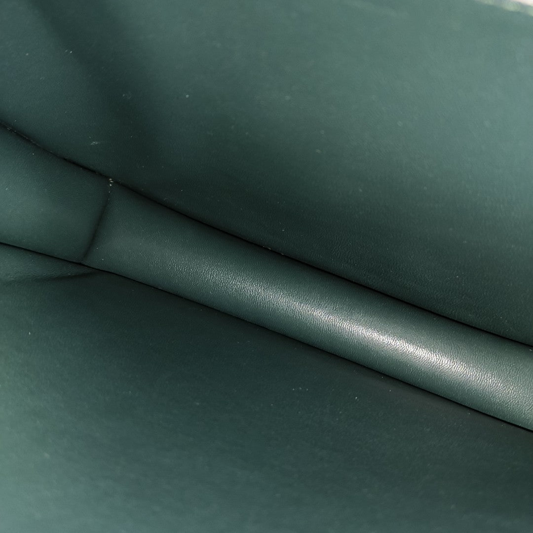 CLASSIC BOX Medium Calfskin Green