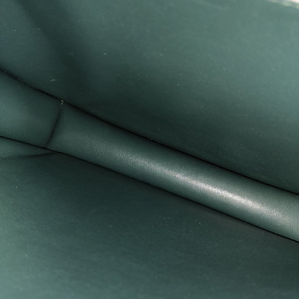 CLASSIC BOX Medium Calfskin Green