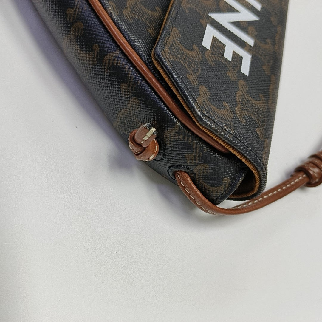 TRIANGLE Coated Canvas Brown