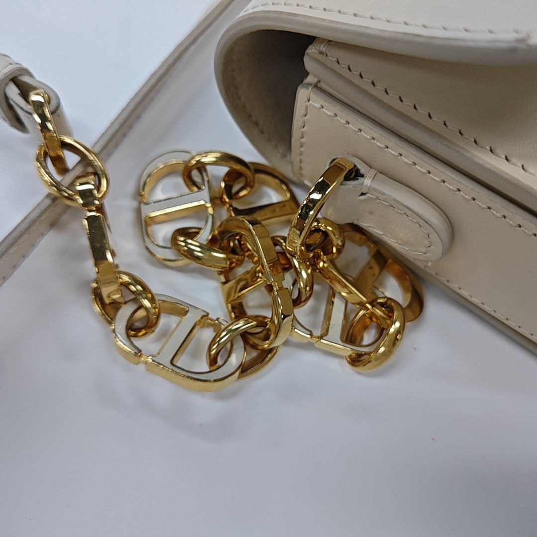 Bobby Medium Calfskin White