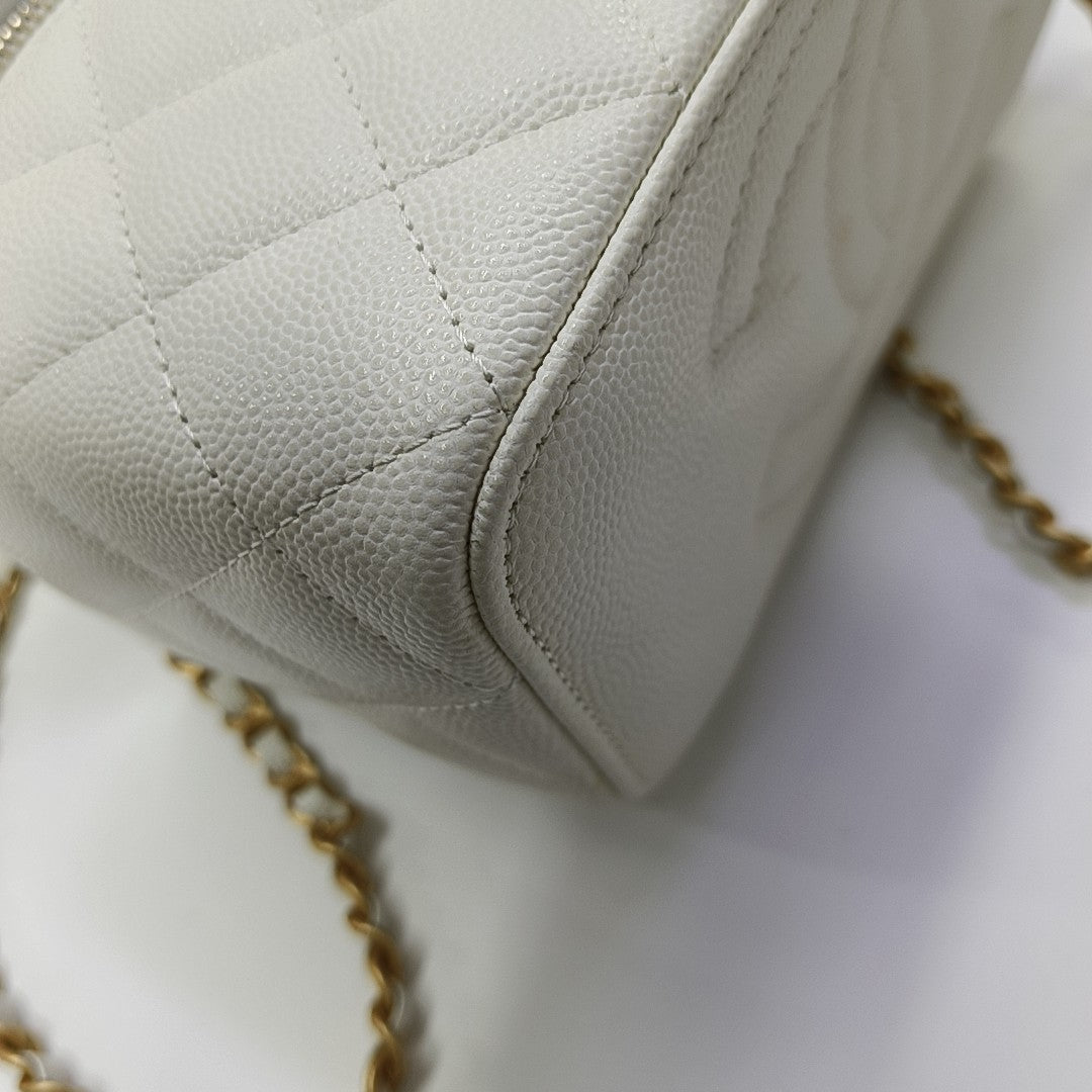 VANITY CASE Small Quilted Grained Calfskin White