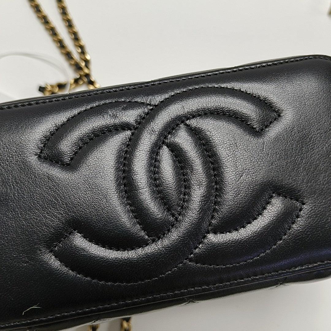 VANITY CASE Small Quilted Lambskin Black