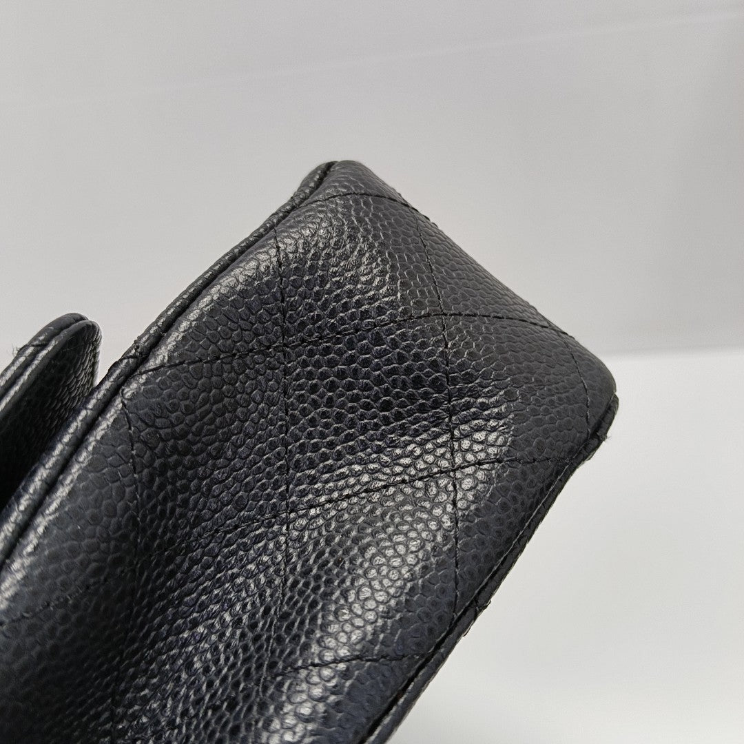 CLASSIC FLAP Medium Quilted Grained Calfskin Black