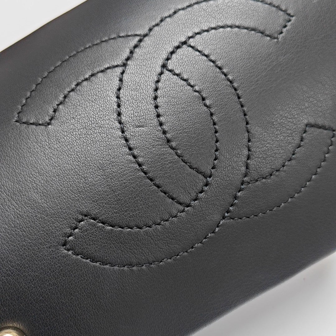 CC DRAWSTRING BUCKET Small Quilted Calfskin Black
