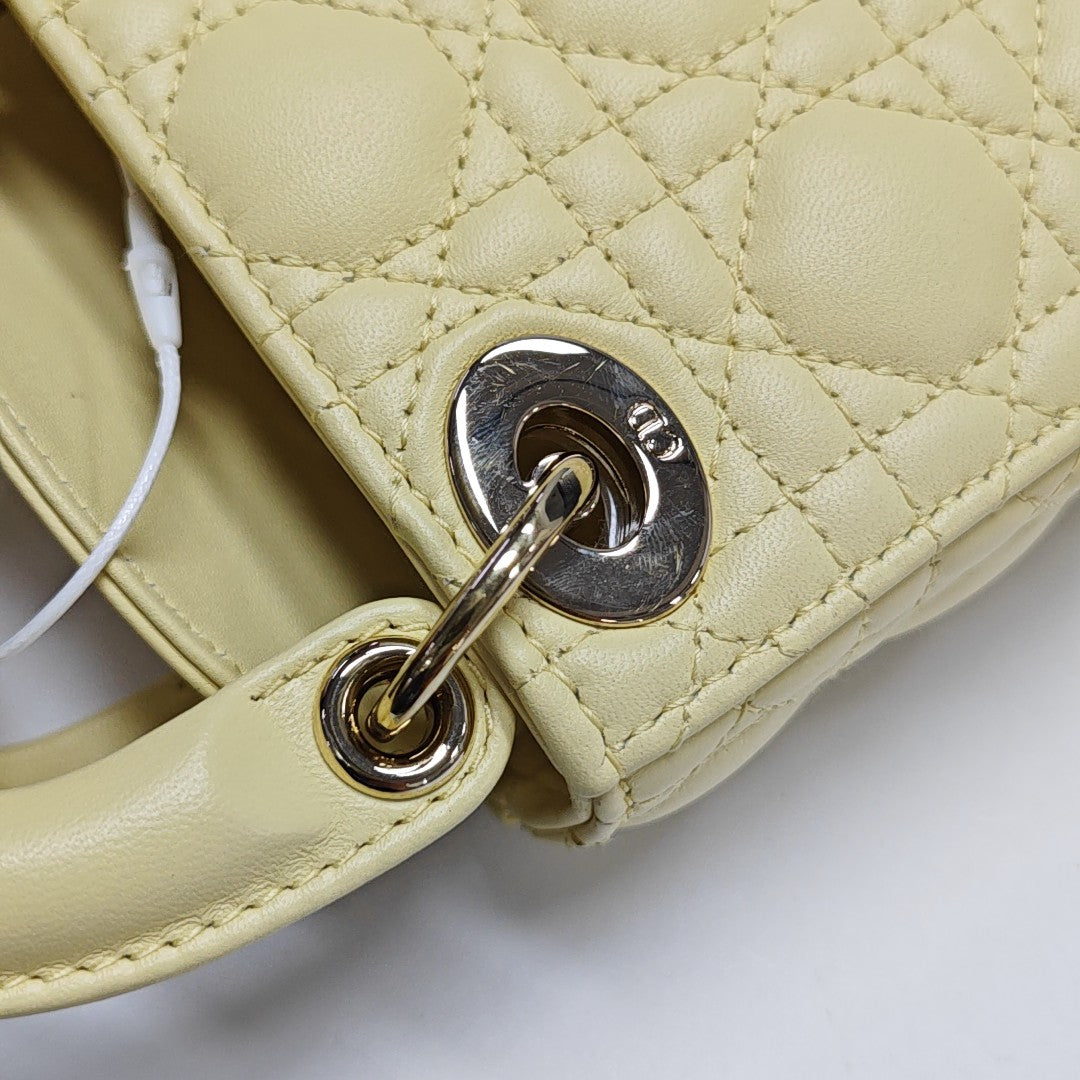 Lady Dior Super Mini Piel de Cordero Acolchada Amarilla