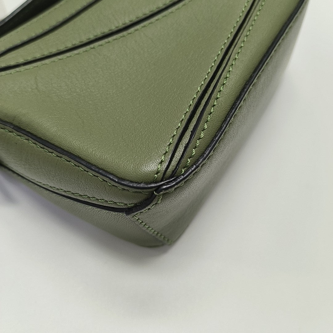 Authenticated pre-owned  Puzzle Calfskin Green - Shoulder Bag at Looply