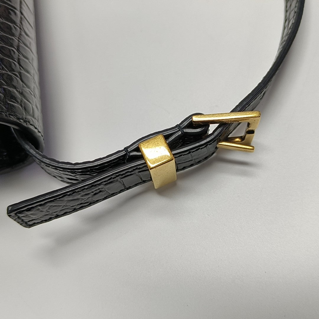 MANHATTAN Small Calfskin Black